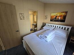 Oaklands Stunning Mini Lodge