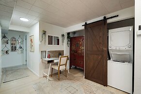 Coast PalmTree Yard 2BR Block from Beach
