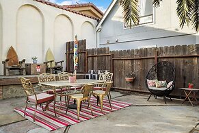 Coast PalmTree Yard 2BR Block from Beach