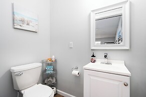 Charming home with fire pit near downtown