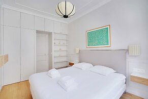 Modern Apartment Champs-elysaes - Saint Honora