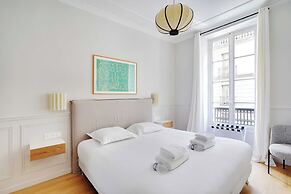 Modern Apartment Champs-elysaes - Saint Honora