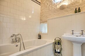 The Cider Barn - Gorgeous 2BD Near Bath