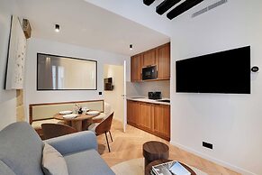 Elegant Comfort in the Heart of Paris-notre Dame