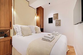 Elegant Comfort in the Heart of Paris-notre Dame