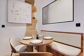 Elegant Comfort in the Heart of Paris-notre Dame