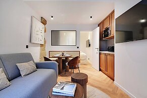 Elegant Comfort in the Heart of Paris-notre Dame