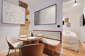 Elegant Comfort in the Heart of Paris-notre Dame