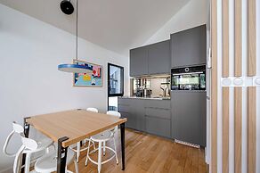 Marais Area - Outdoor Patio - A/C - 2bdr