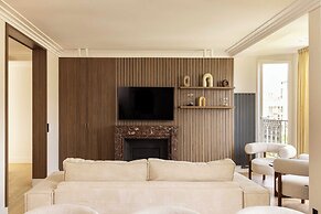Apartment for 8 People in Grenelle
