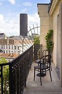 Apartment for 8 People in Grenelle