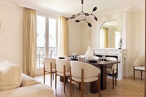 Apartment for 8 People in Grenelle