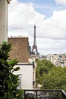 Apartment for 8 People in Grenelle