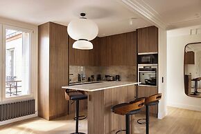 Apartment for 8 People in Grenelle