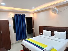 Goroomgo Kashi Grand Residency Varanasi