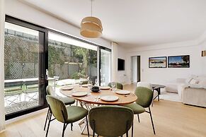 Passy / Eiffel Tower - Amazing 2BR With Garden