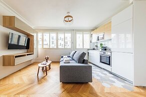 Superb Trocadero / Eiffel Tower Apartment