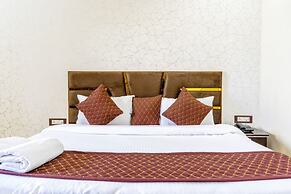 Goroomgo Ganges Place Varanasi