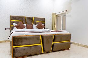 Goroomgo Ganges Place Varanasi