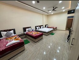 Goroomgo Akay guest house Varanasi