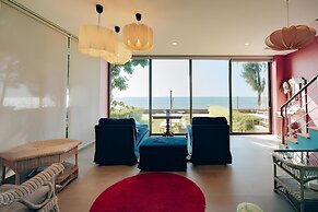 Sandbox frontbeach villa4