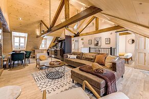 Gorgeous 3 Bedroom 2-floor Old Townhouse