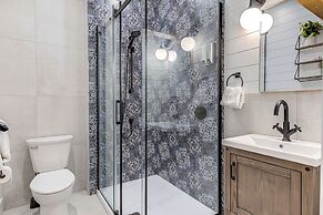 Gorgeous 3 Bedroom 2-floor Old Townhouse