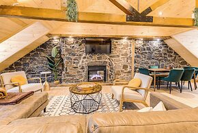 Gorgeous 3 Bedroom 2-floor Old Townhouse