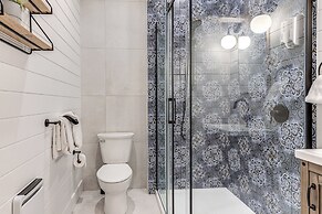 Gorgeous 3 Bedroom 2-floor Old Townhouse