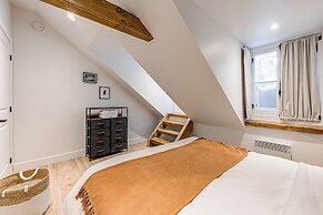 Gorgeous 3 Bedroom 2-floor Old Townhouse