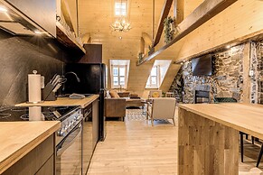 Gorgeous 3 Bedroom 2-floor Old Townhouse