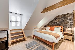 Gorgeous 3 Bedroom 2-floor Old Townhouse