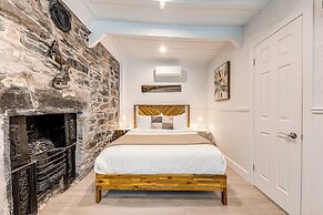 Gorgeous 3 Bedroom 2-floor Old Townhouse