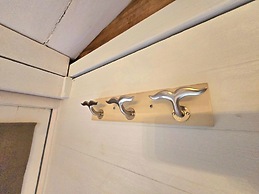 Coastal Cosy Cabin With hot tub