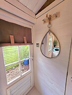 Coastal Cosy Cabin With hot tub