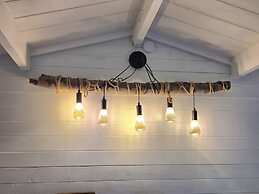 Coastal Cosy Cabin With hot tub