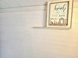 Coastal Cosy Cabin With hot tub