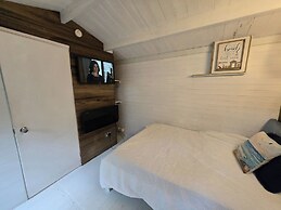 Coastal Cosy Cabin With hot tub