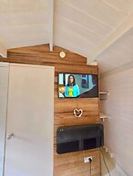 Coastal Cosy Cabin With hot tub