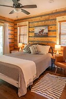 Moose Hollow Cabin Near Moscow