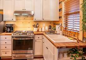 Moose Hollow Cabin Near Moscow