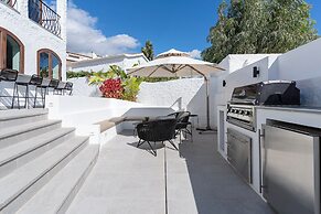 Luxury House With Private Heated Pool in Nerja!