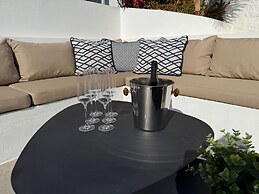 Luxury House With Private Heated Pool in Nerja!