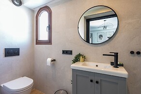 Luxury House With Private Heated Pool in Nerja!