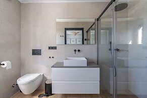 Luxury House With Private Heated Pool in Nerja!