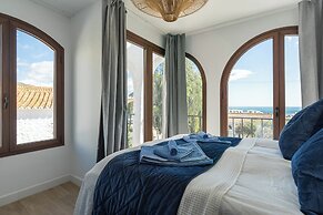 Luxury House With Private Heated Pool in Nerja!