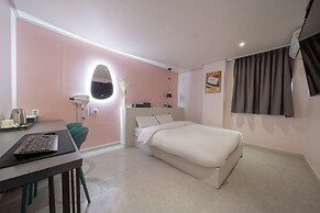 Hotel Nine
