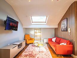 Outstanding Deluxe Hideaway by Avo Apartment