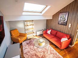 Outstanding Deluxe Hideaway by Avo Apartment