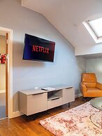 Outstanding Deluxe Hideaway by Avo Apartment